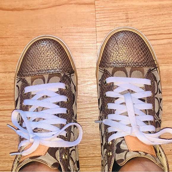 Coach Shoes size 8.5 - Picture 4 of 9